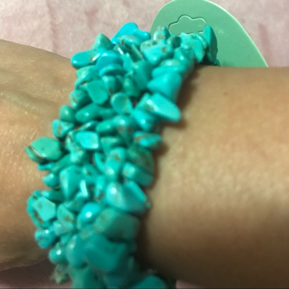 NWT- Turquoise Magnesite Stretch Bracelet.